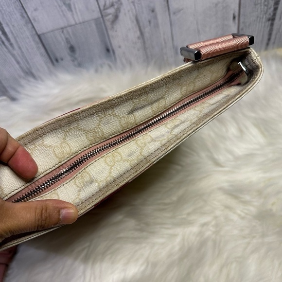 GUCCI canvass crossbody bag in pink and white - Picture 9 of 17